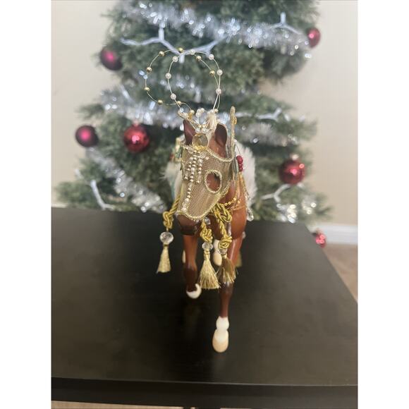 Breyer Holiday Christmas 2019 Minstrel Horse. Nice!! - Picture 2 of 10